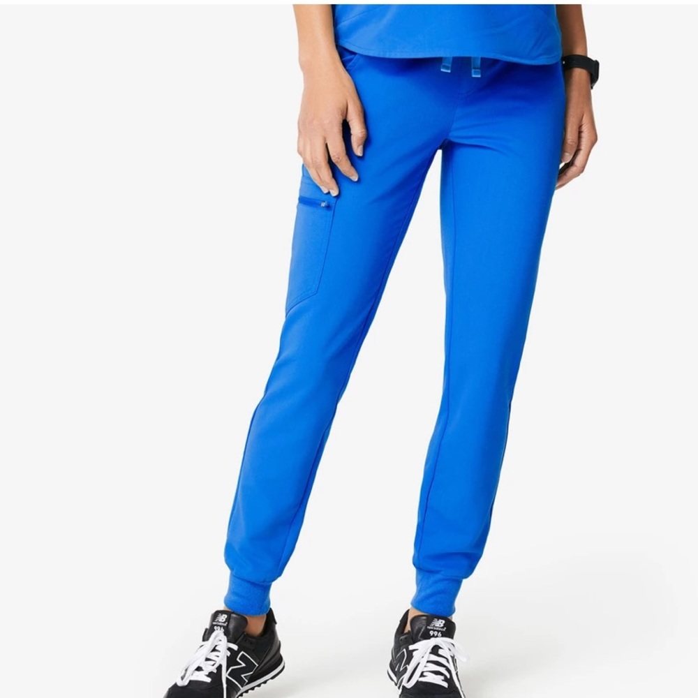 Figs petite jogger scrubs